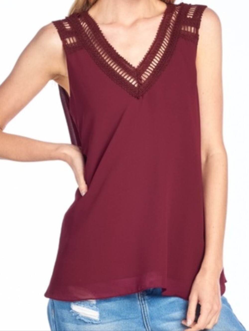le rêve sleeveless V-Neck Crochet Trim Top - Maroon